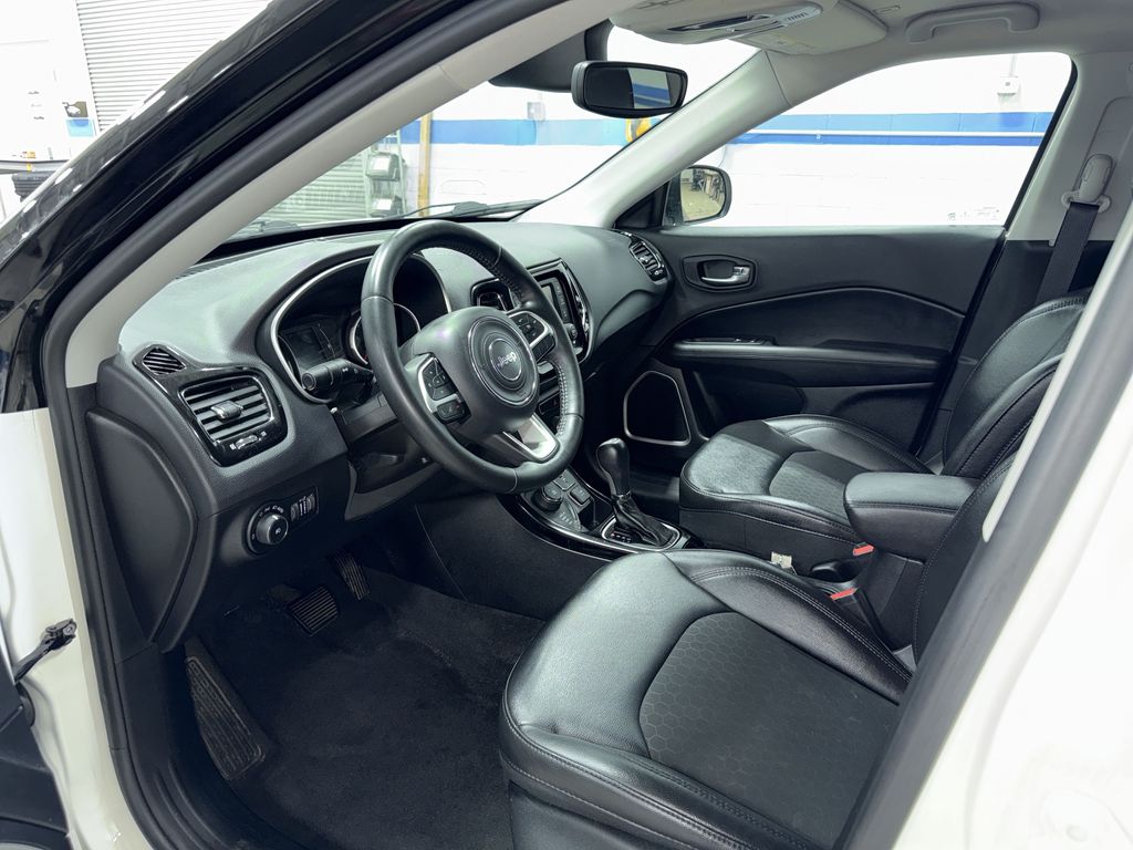 Thumbnail: 2018 Jeep Compass - 9
