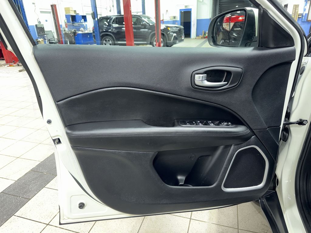 Thumbnail: 2018 Jeep Compass - 30