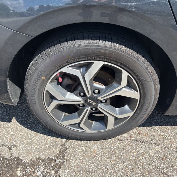 Thumbnail: 2019 Kia Forte - 18