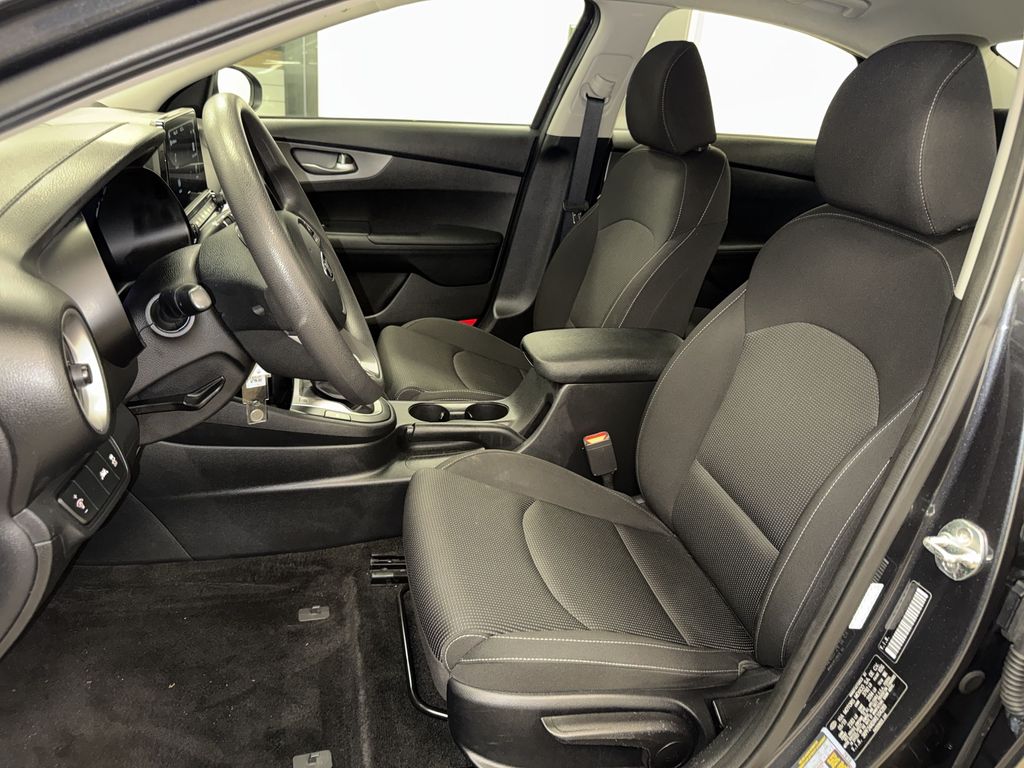 Thumbnail: 2019 Kia Forte - 8