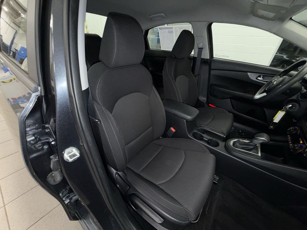 Thumbnail: 2019 Kia Forte - 9