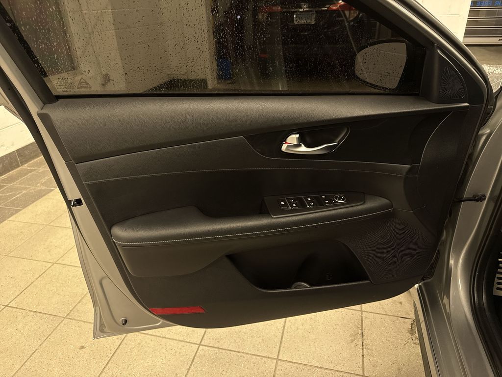 Thumbnail: 2023 Kia Forte - 30