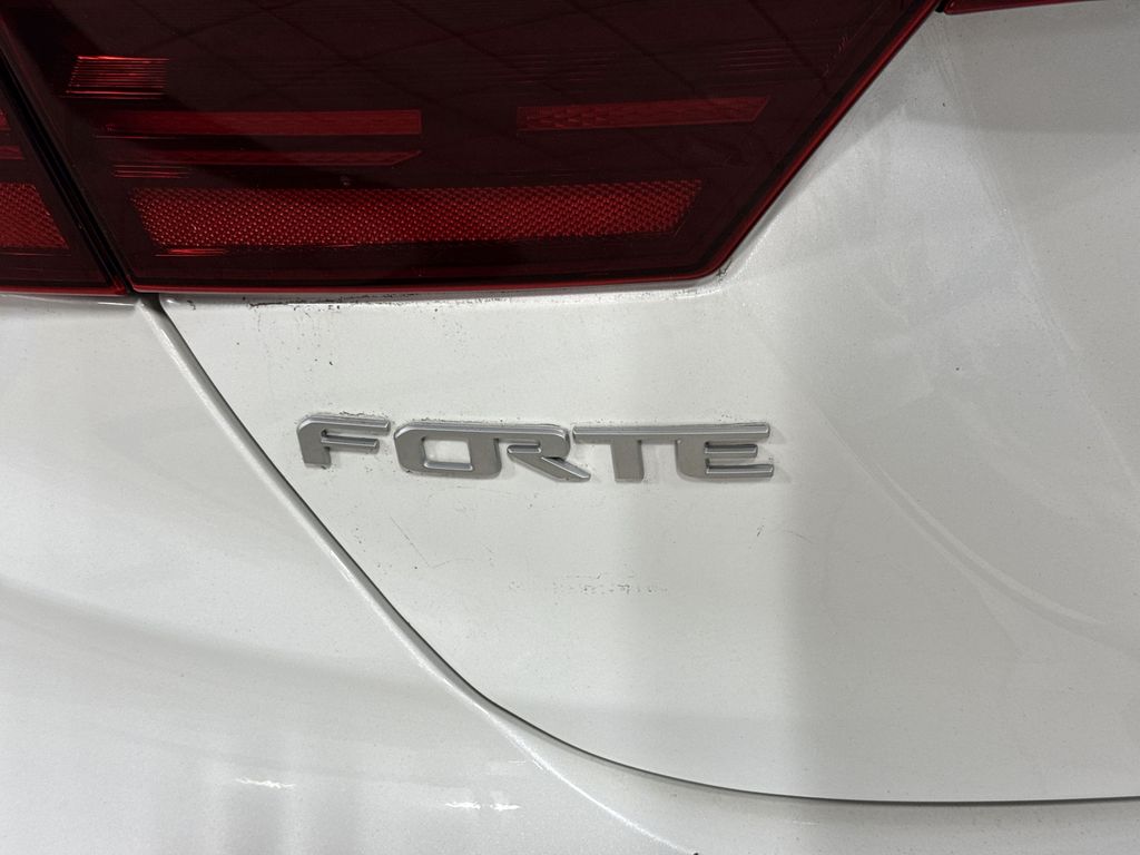 Thumbnail: 2023 Kia Forte - 6