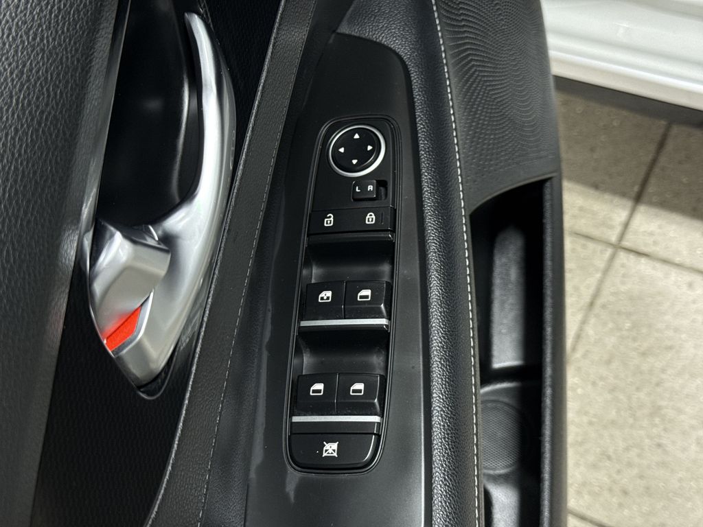Thumbnail: 2023 Kia Forte - 25
