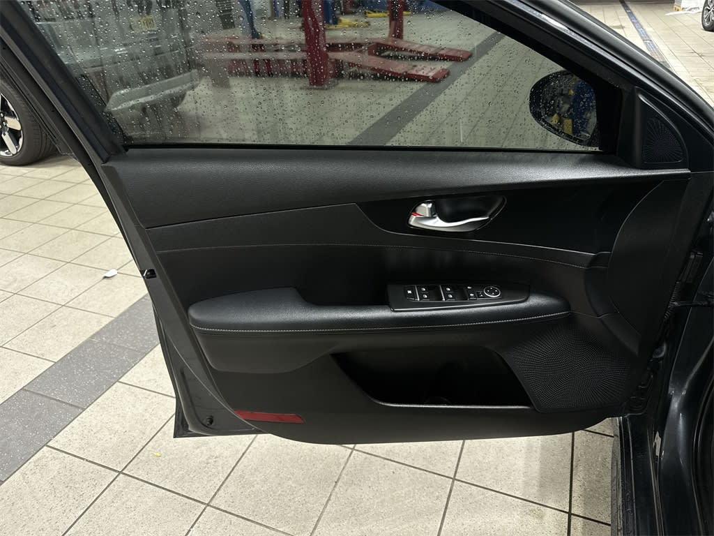 Thumbnail: 2023 Kia Forte - 30