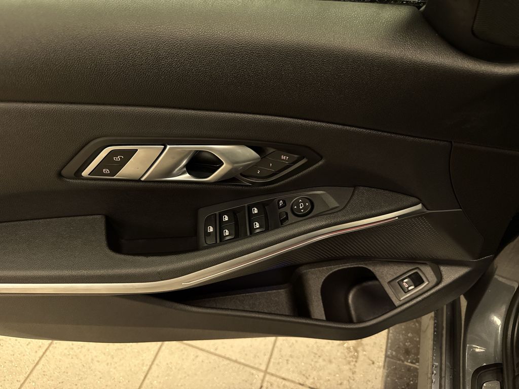 Thumbnail: 2021 BMW 3 Series - 24
