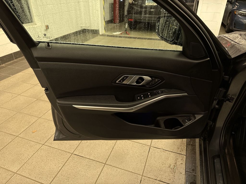 Thumbnail: 2021 BMW 3 Series - 32
