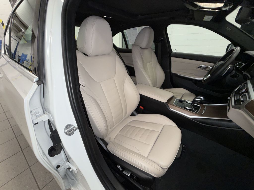 Thumbnail: 2021 BMW 3 Series - 9