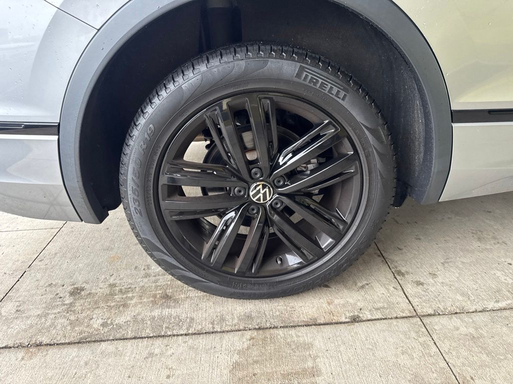 Thumbnail: 2022 Volkswagen Tiguan - 25