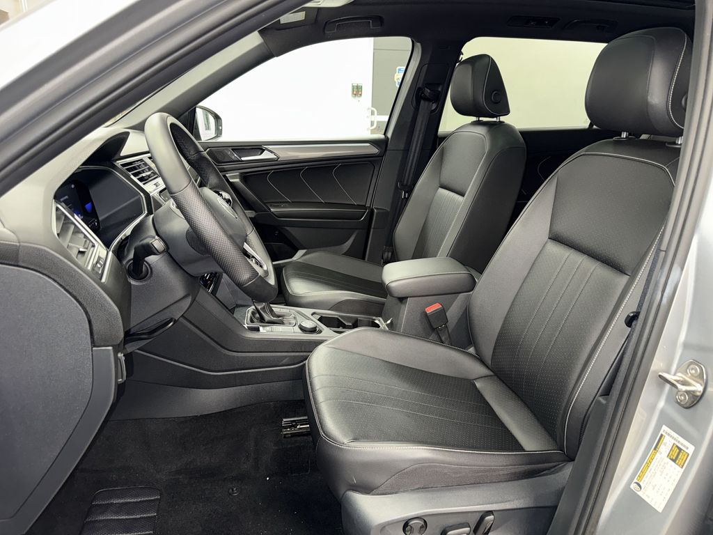 Thumbnail: 2022 Volkswagen Tiguan - 10