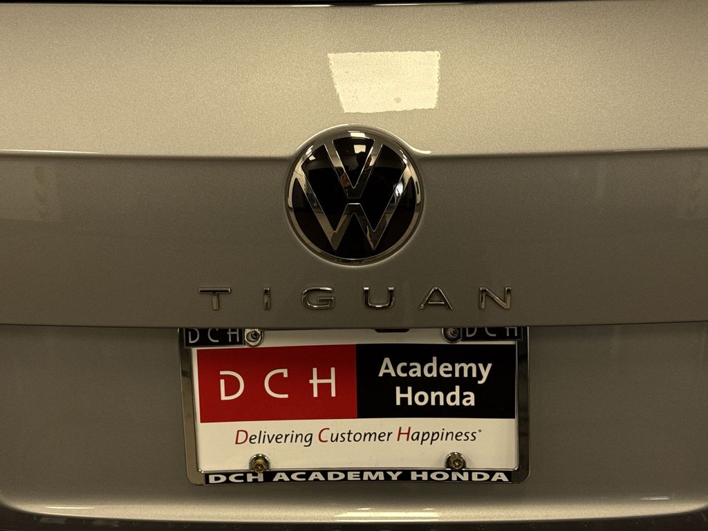 Thumbnail: 2022 Volkswagen Tiguan - 6