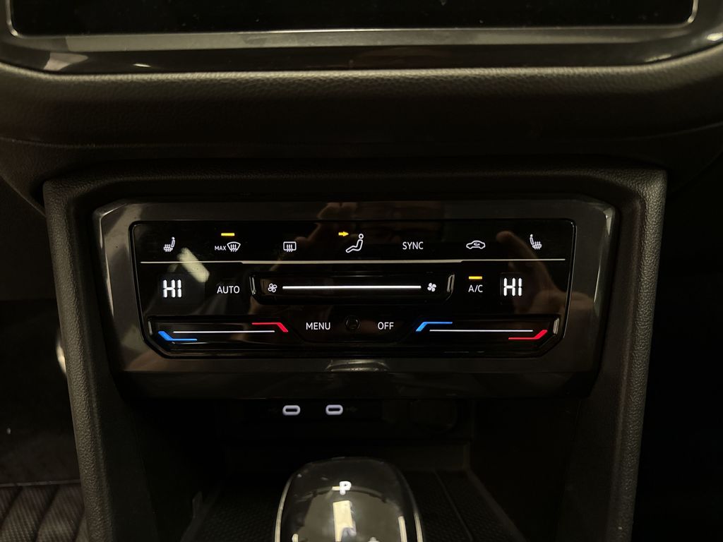 Thumbnail: 2022 Volkswagen Tiguan - 24