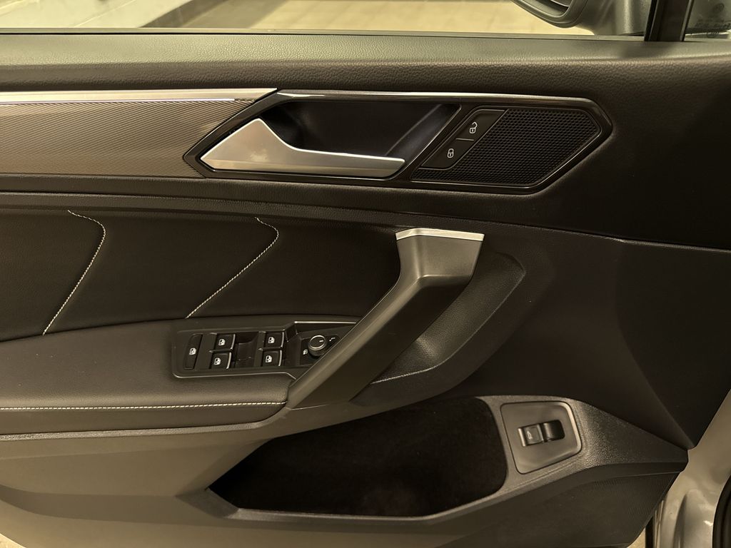Thumbnail: 2022 Volkswagen Tiguan - 25