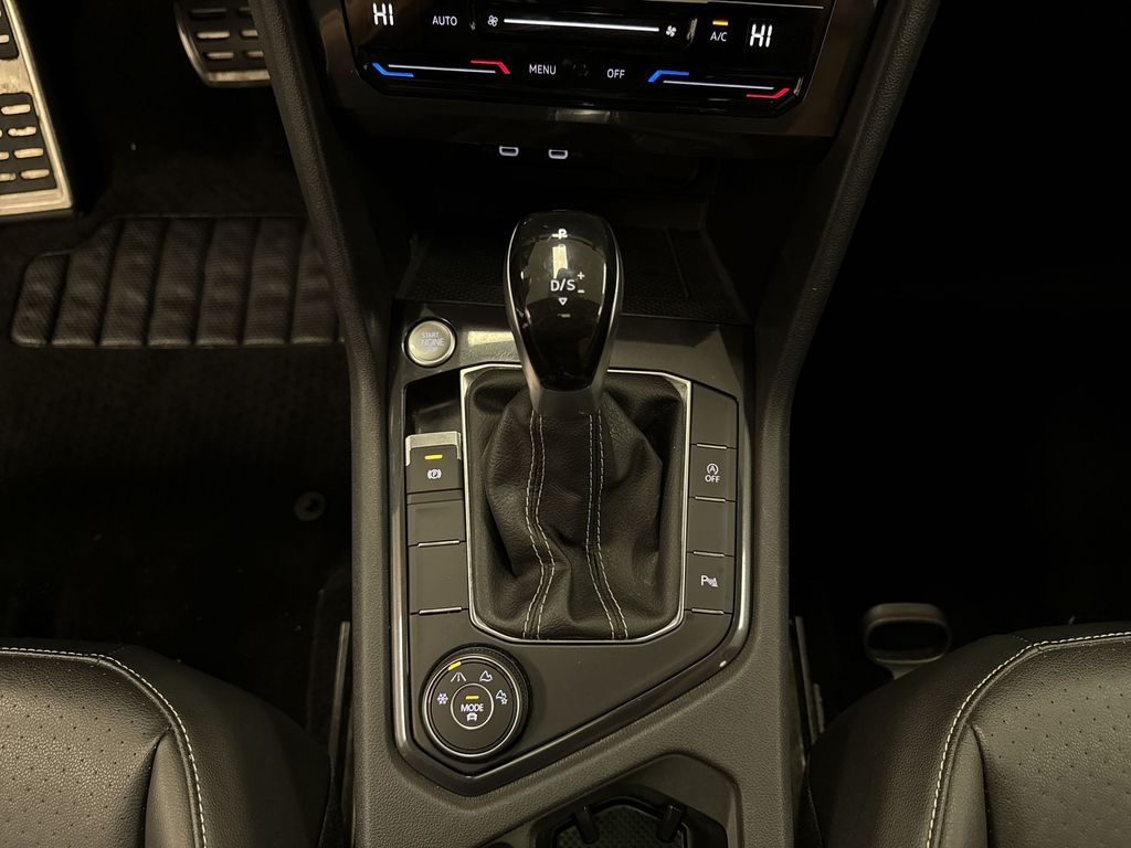Thumbnail: 2022 Volkswagen Tiguan - 14
