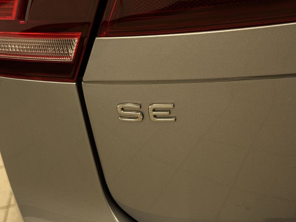 Thumbnail: 2022 Volkswagen Tiguan - 29