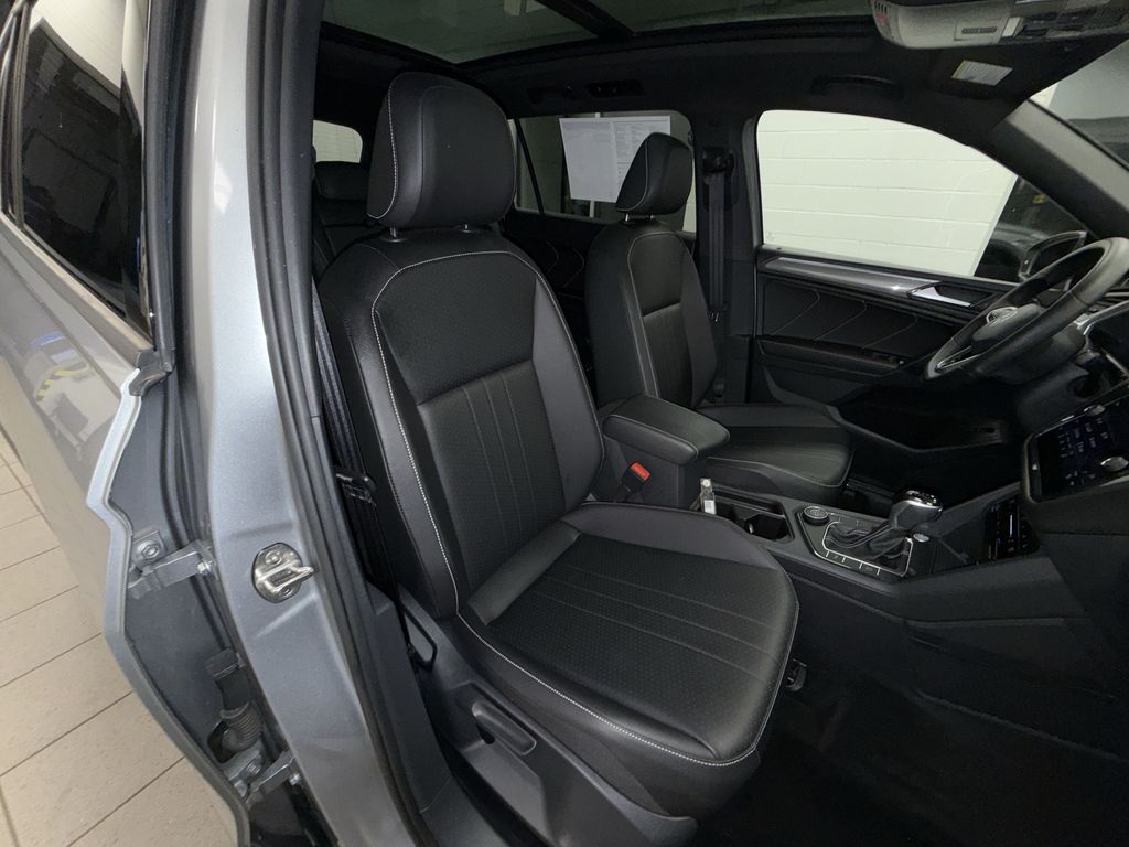 Thumbnail: 2022 Volkswagen Tiguan - 11