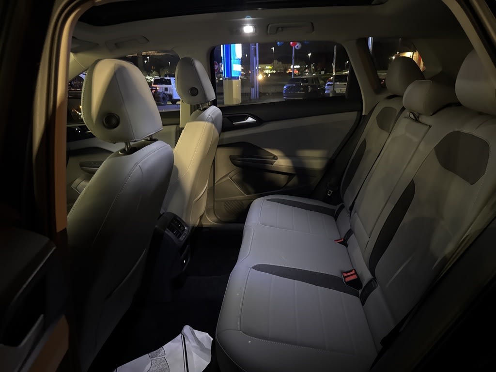 Thumbnail: 2023 Volkswagen Taos - 10