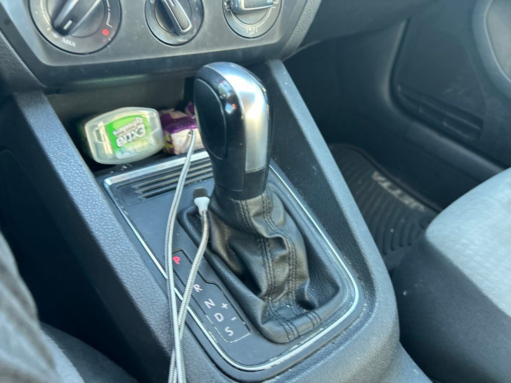 Thumbnail: 2018 Volkswagen Jetta - 9
