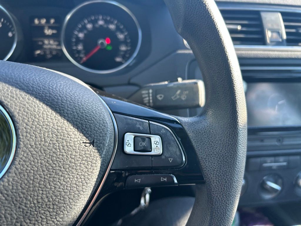 Thumbnail: 2018 Volkswagen Jetta - 17