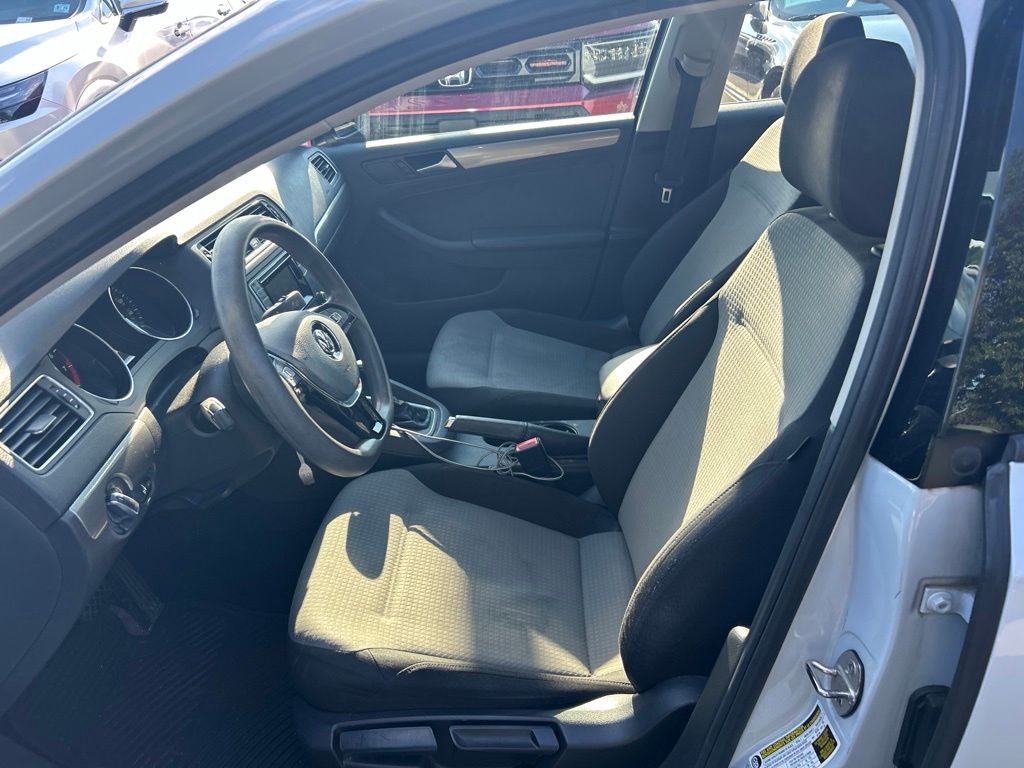 Thumbnail: 2018 Volkswagen Jetta - 8