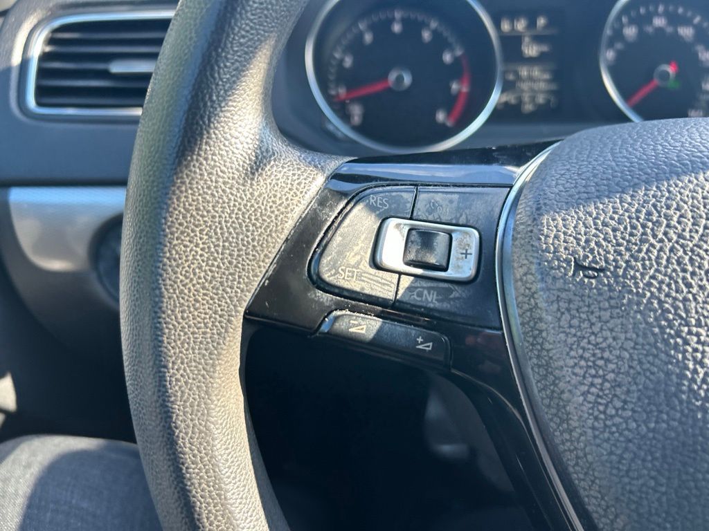 Thumbnail: 2018 Volkswagen Jetta - 16