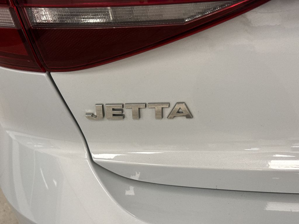 Thumbnail: 2018 Volkswagen Jetta - 24