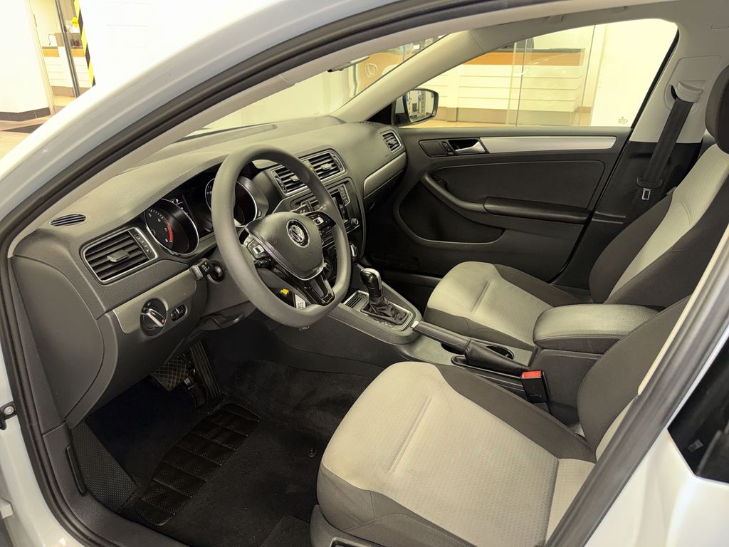 Thumbnail: 2018 Volkswagen Jetta - 27