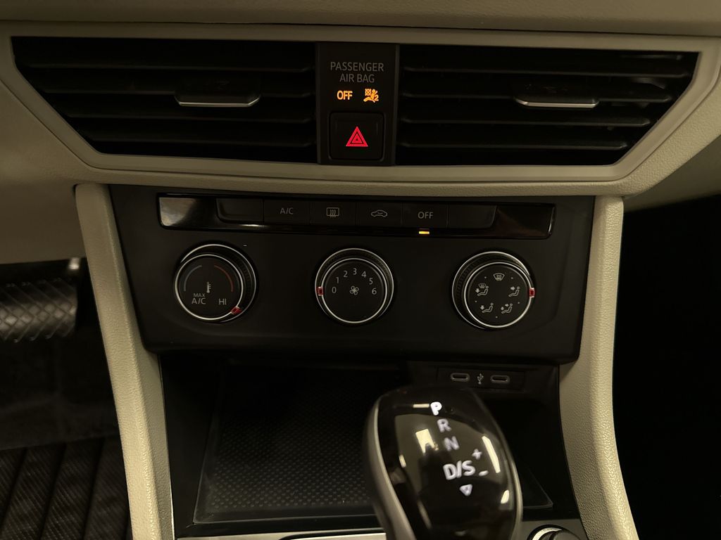 Thumbnail: 2024 Volkswagen Jetta - 24