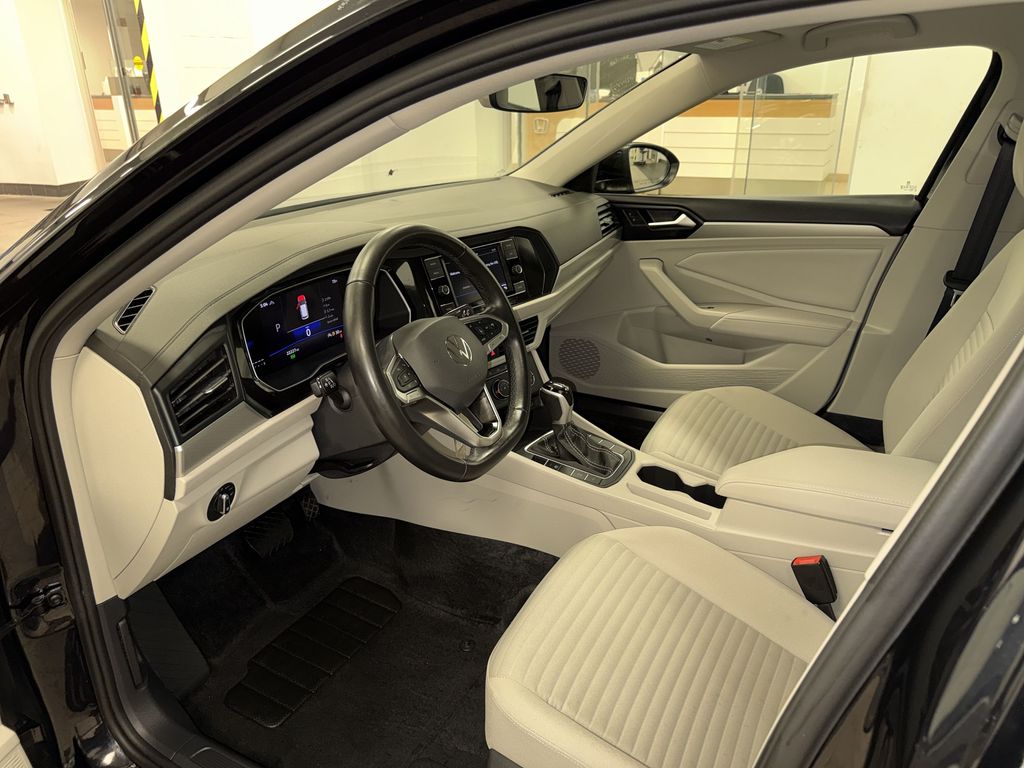 Thumbnail: 2024 Volkswagen Jetta - 8