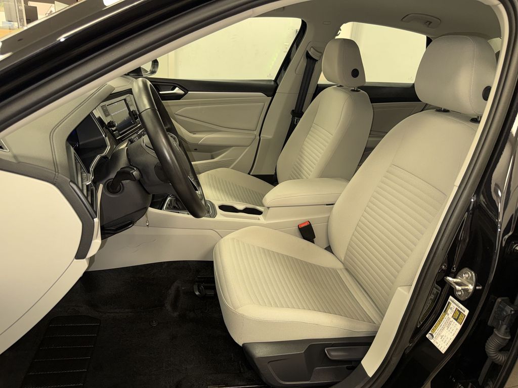 Thumbnail: 2024 Volkswagen Jetta - 9