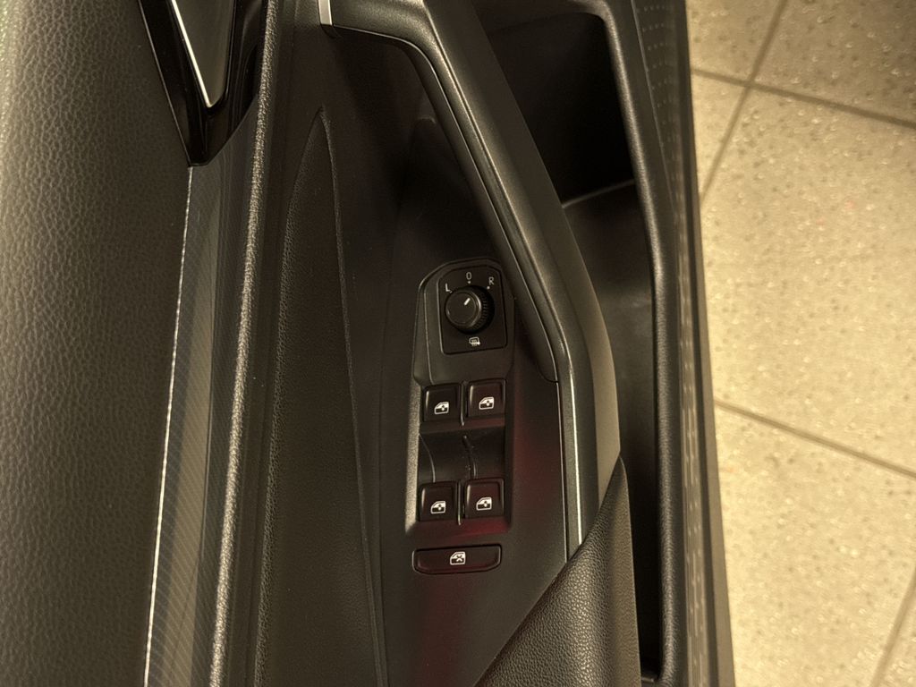 Thumbnail: 2019 Volkswagen Jetta - 23