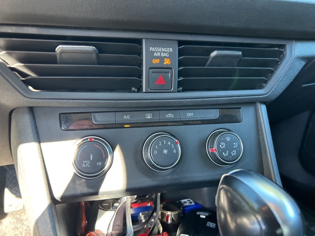 Thumbnail: 2019 Volkswagen Jetta - 17