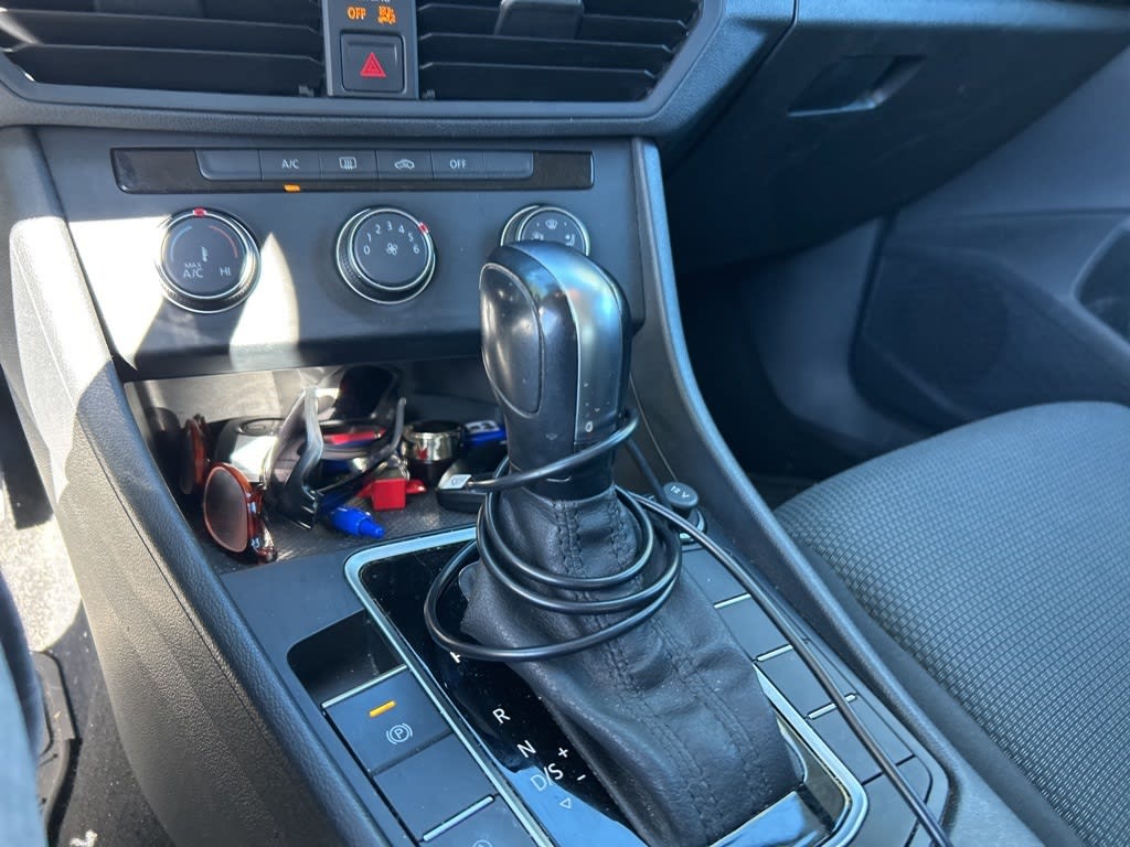 Thumbnail: 2019 Volkswagen Jetta - 9