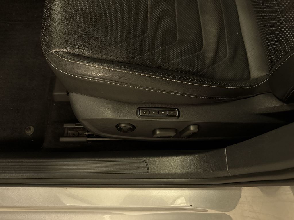 Thumbnail: 2019 Volkswagen Jetta - 25
