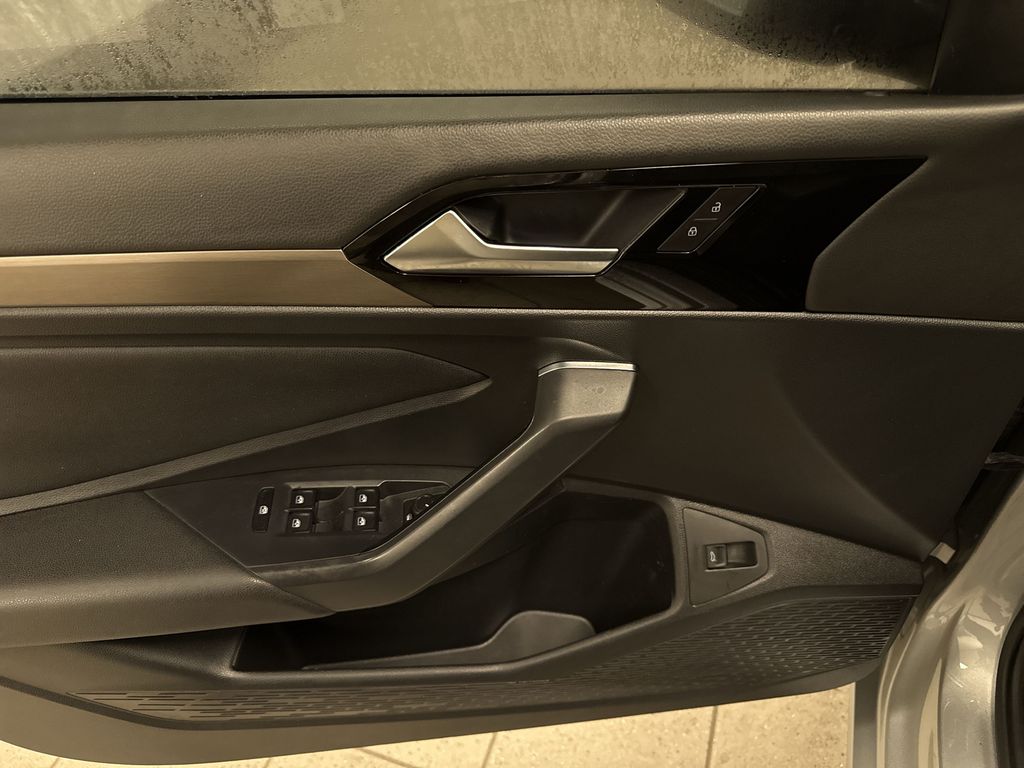 Thumbnail: 2019 Volkswagen Jetta - 24