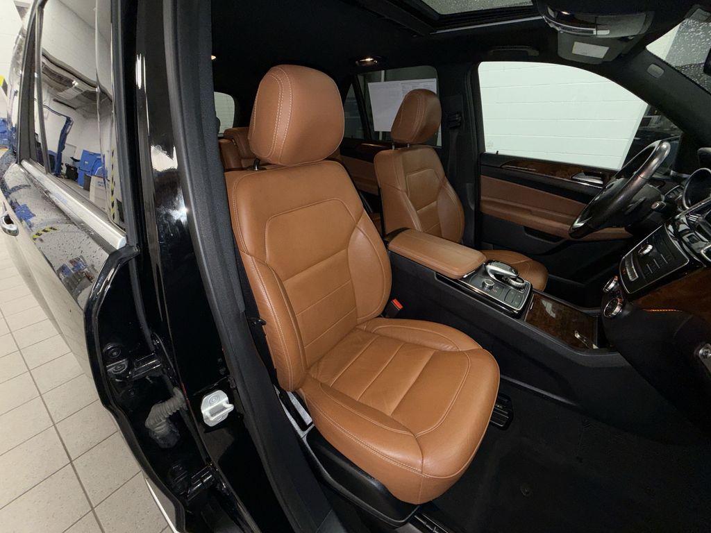 Thumbnail: 2016 Mercedes-Benz GLE - 8