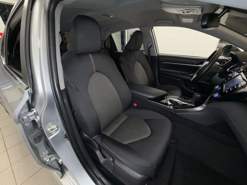 Thumbnail: 2019 Toyota Camry - 9