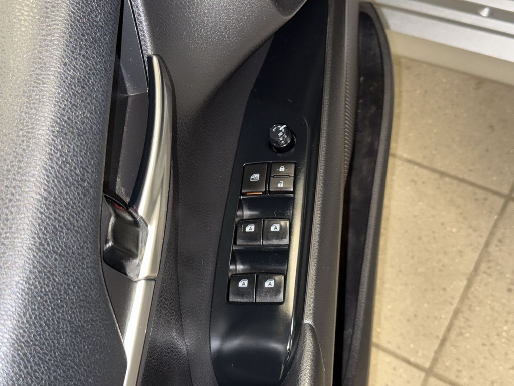 Thumbnail: 2019 Toyota Camry - 23