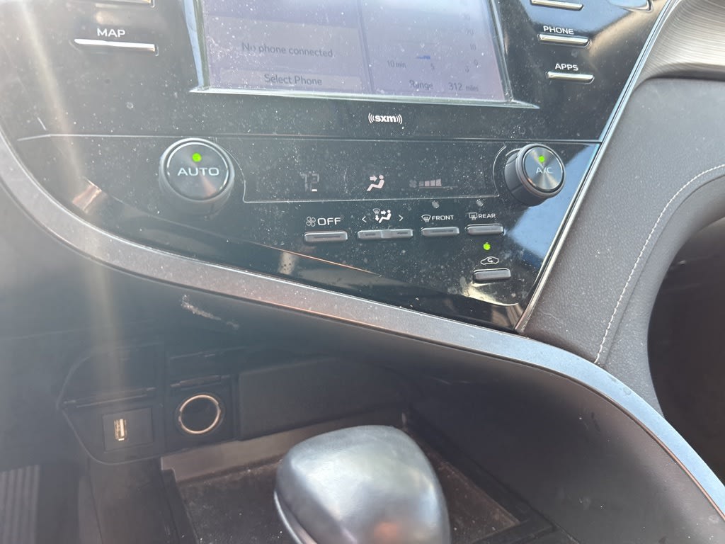 2020 Toyota Camry SE 24