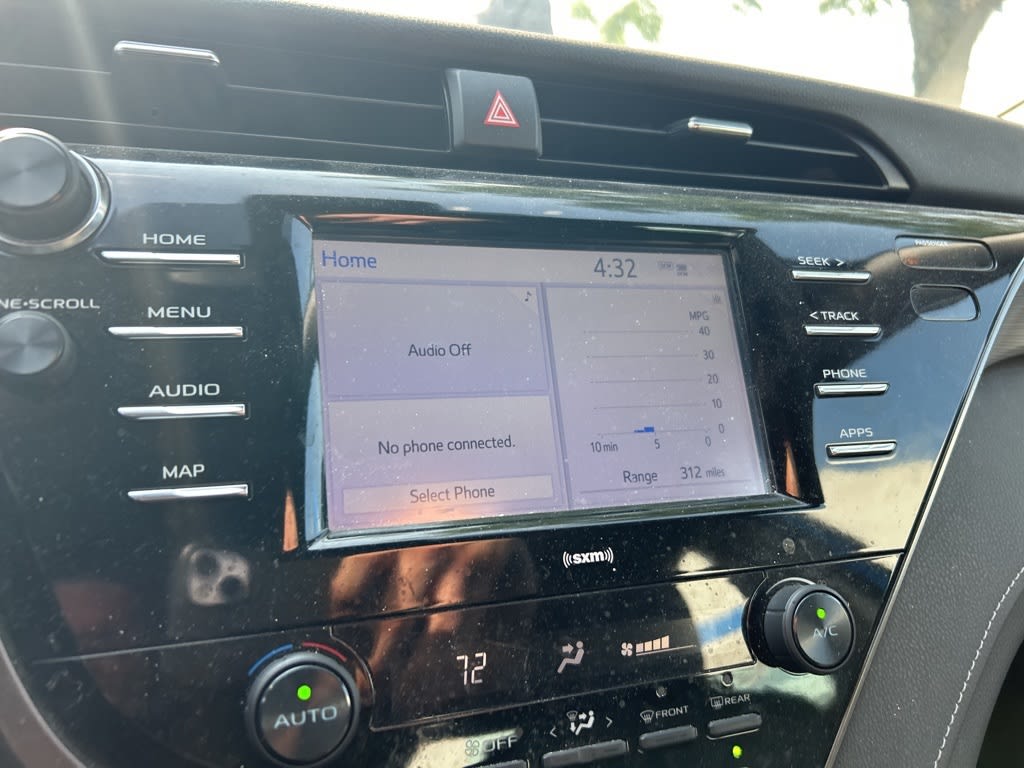 2020 Toyota Camry SE 10