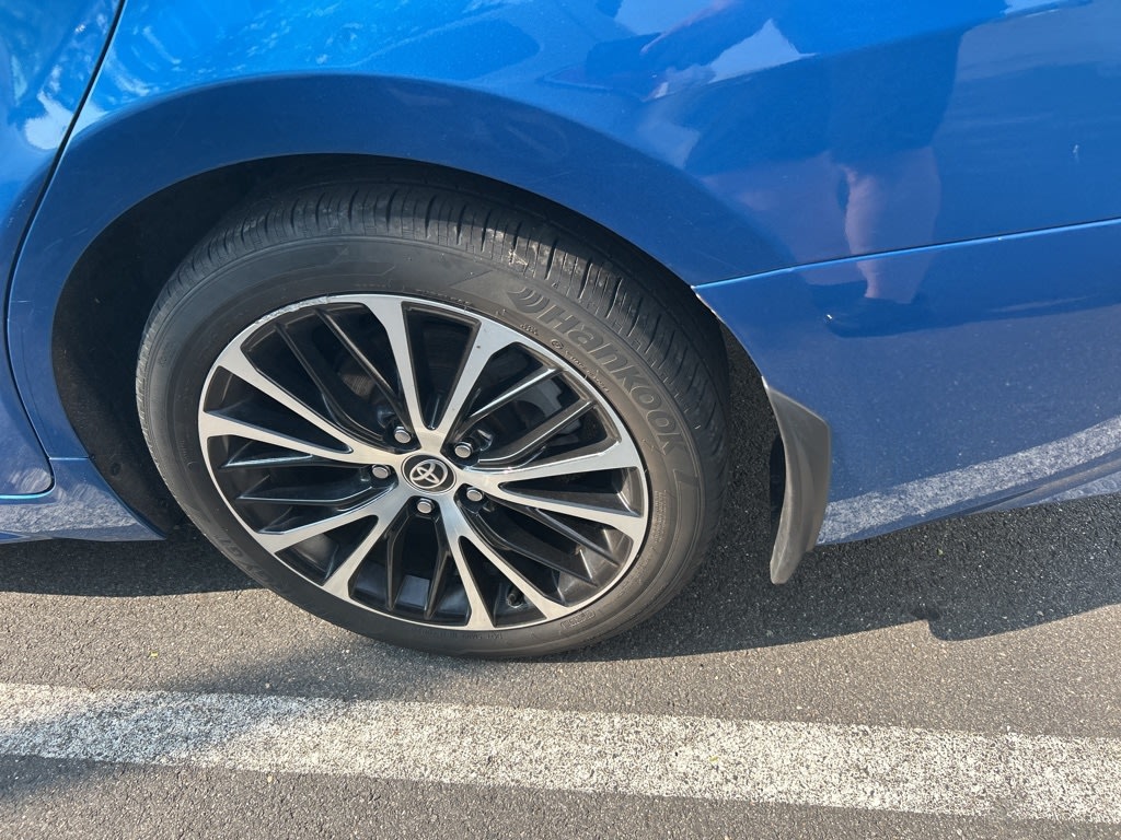 2020 Toyota Camry SE 17