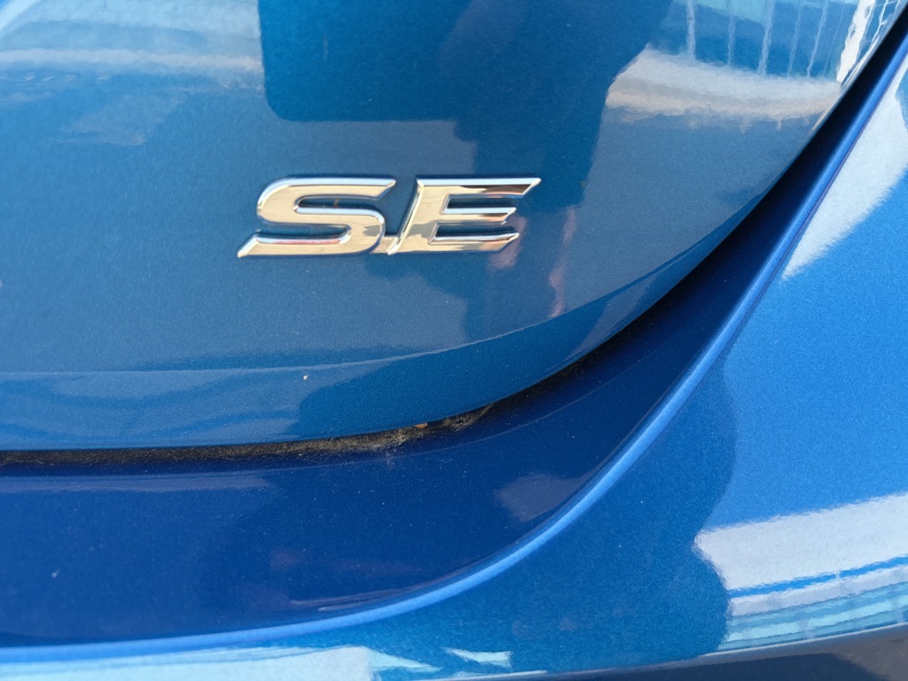 2020 Toyota Camry SE 7