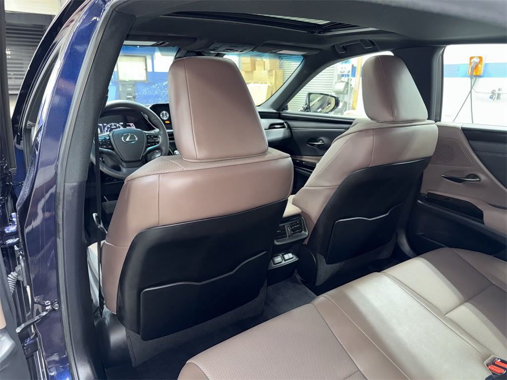 Thumbnail: 2022 Lexus ES - 30