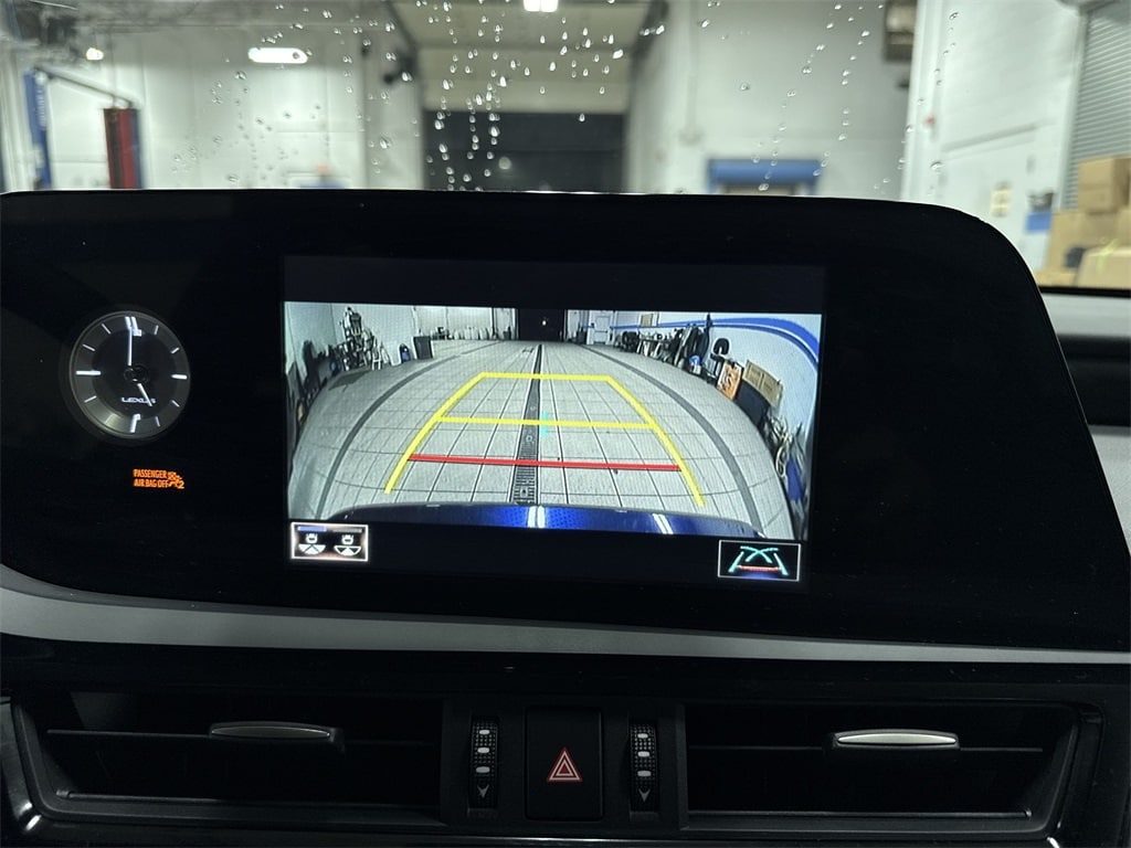 Thumbnail: 2022 Lexus ES - 28