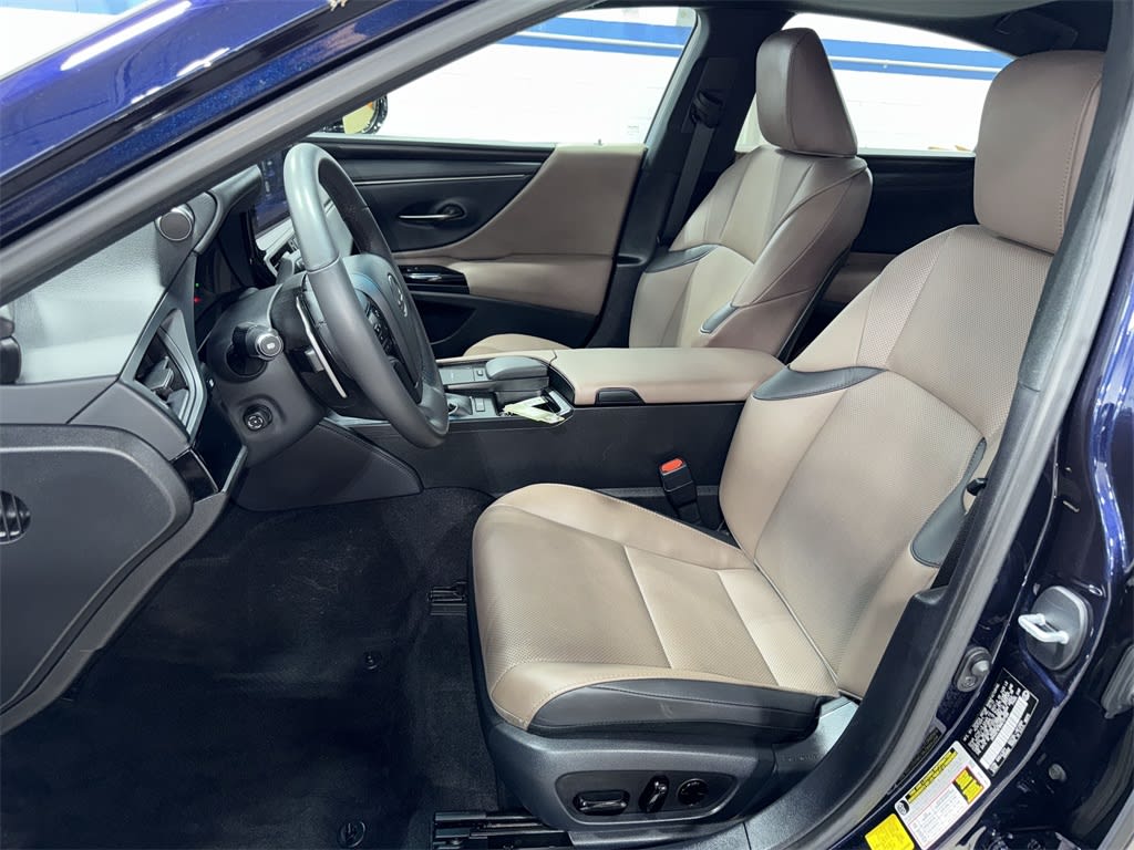 Thumbnail: 2022 Lexus ES - 9