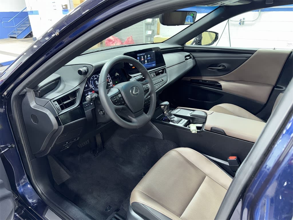 Thumbnail: 2022 Lexus ES - 8