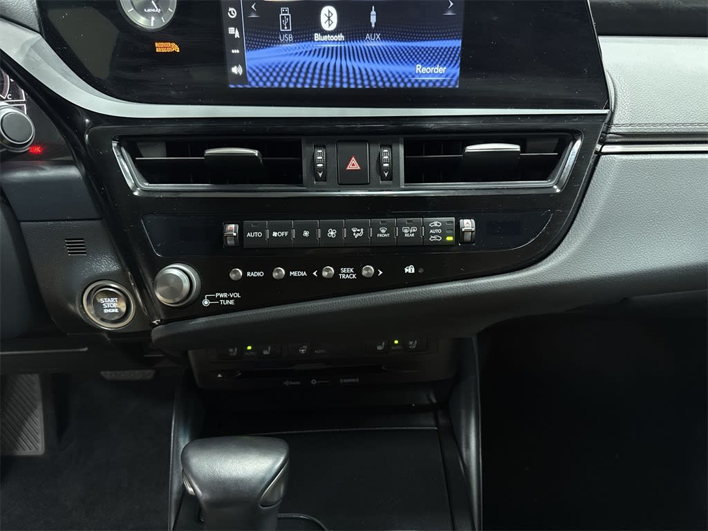 Thumbnail: 2022 Lexus ES - 24