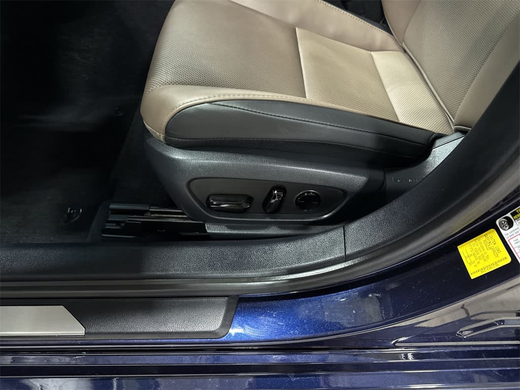 Thumbnail: 2022 Lexus ES - 26