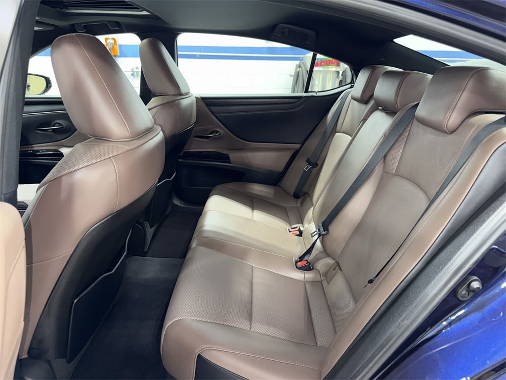 Thumbnail: 2022 Lexus ES - 11