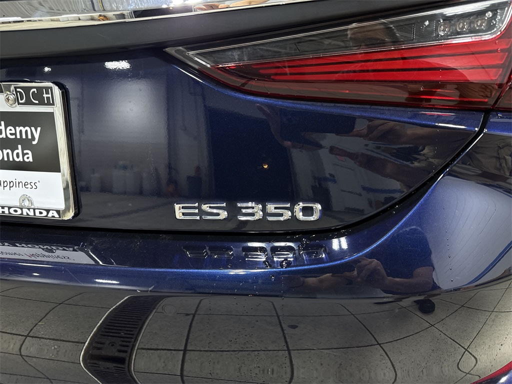 Thumbnail: 2022 Lexus ES - 29